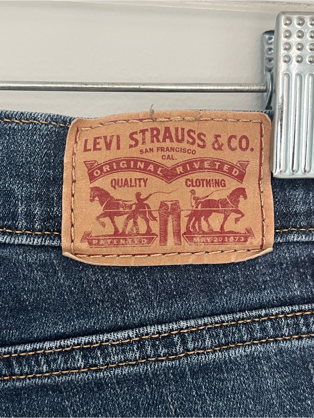 Levi’s 724 High Rise Straight Leg Jeans Womens 28/30 Medium Blue Wash Denim